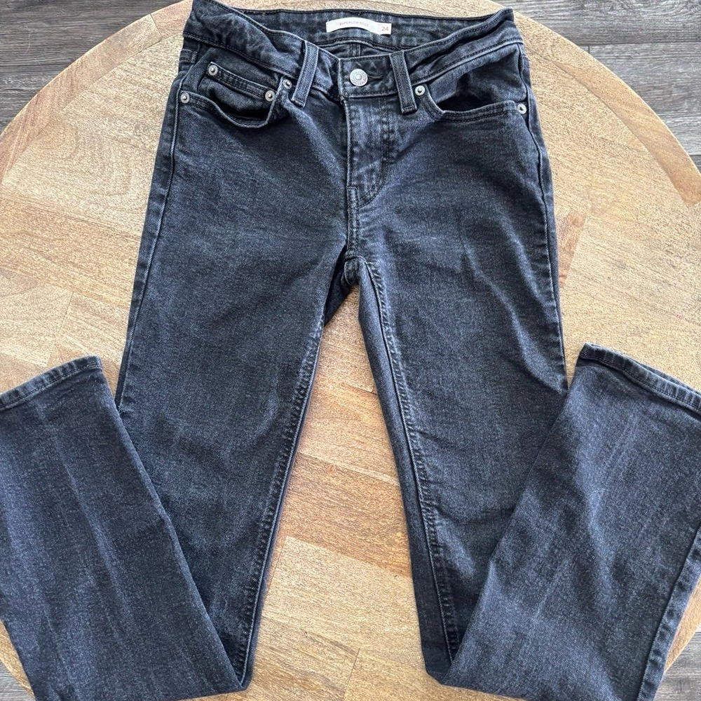 Levi Women's Dark superlow bootcut jeans size 24